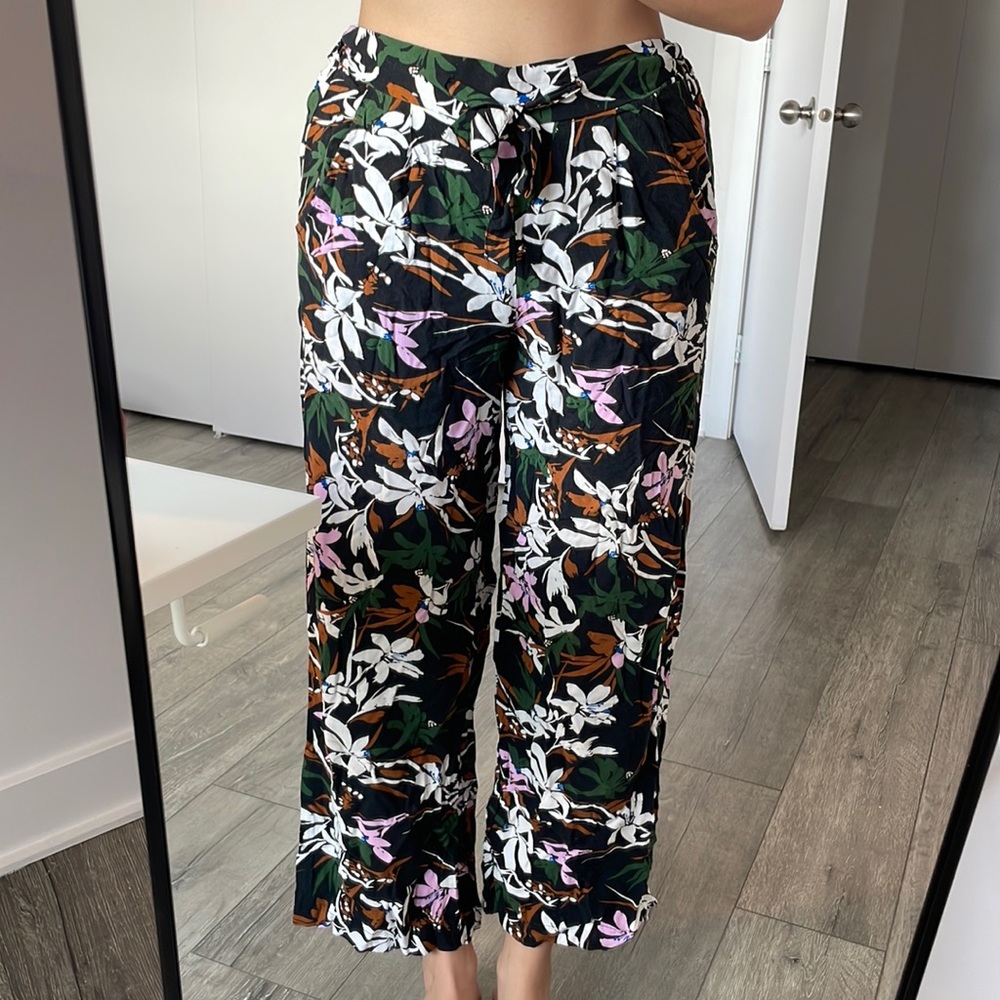 Lightweight summer floral pants, size 8 US